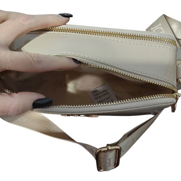 Valentino Orlandi Glossy Cream Crossbody Bag - Picture 4 of 5